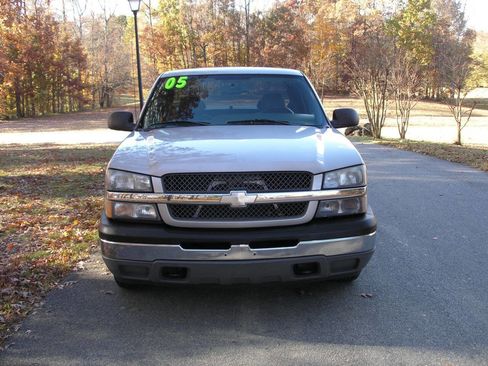 Used 2005 Chevrolet Silverado 1500 LS image 2