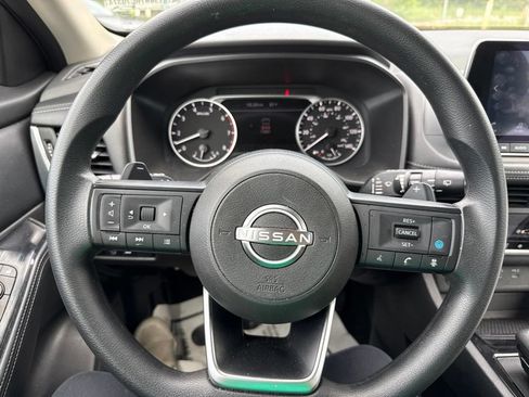 Used 2024 Nissan Rogue SV AWD/4WD image 2