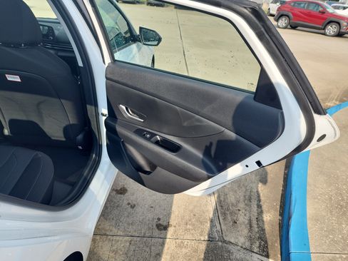 New 2026 Hyundai Elantra SE FWD image 13