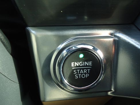 Used 2023 Ford F150 Lariat w/ Trailer Tow Package image 23