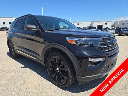 Used 2020 Ford Explorer XLT w/ Equipment Group 202A AWD/4WD image 2
