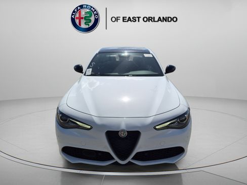 Used 2022 Alfa Romeo Giulia Veloce RWD image 2