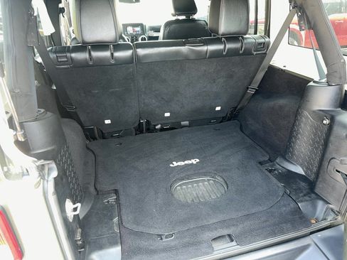 Used 2015 Jeep Wrangler Unlimited Rubicon AWD/4WD image 17