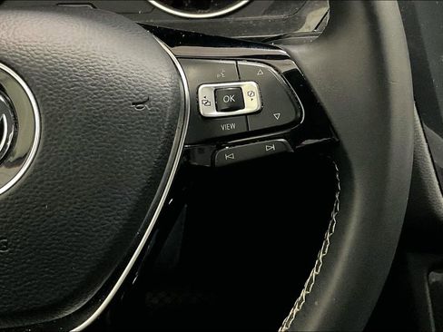 Used 2021 Volkswagen Tiguan SE image 18