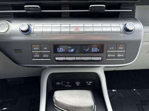 Used 2024 Hyundai Kona SEL AWD/4WD image 20