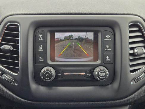 Used 2018 Jeep Compass Latitude AWD/4WD image 21