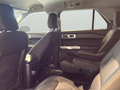 Used 2023 Ford Explorer XLT RWD image 17