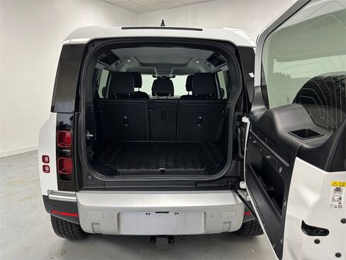 Used 2025 Land Rover Defender 110 S image 17