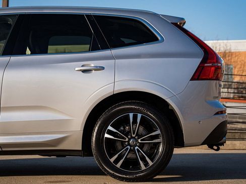 Used 2019 Volvo XC60 T5 Momentum w/ Premium Package image 4