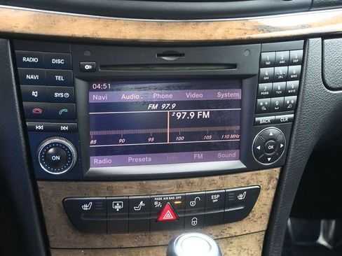 Used 2009 Mercedes-Benz E 350 4MATIC Sedan image 13