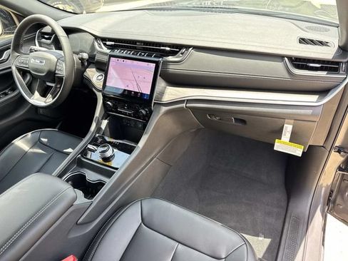 New 2025 Jeep Grand Cherokee L Limited AWD/4WD image 16