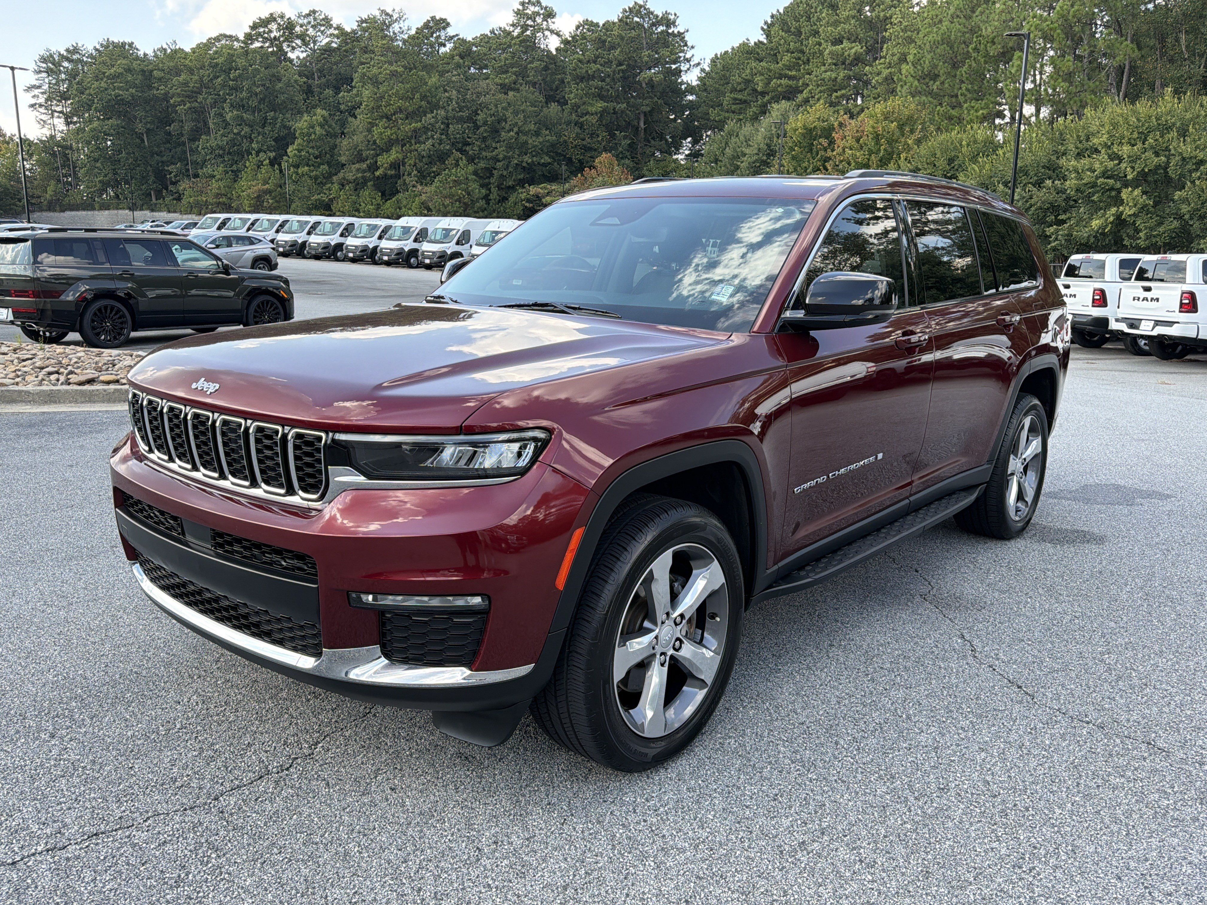 Used 2022 Jeep Grand Cherokee L Limited AWD/4WD image 3