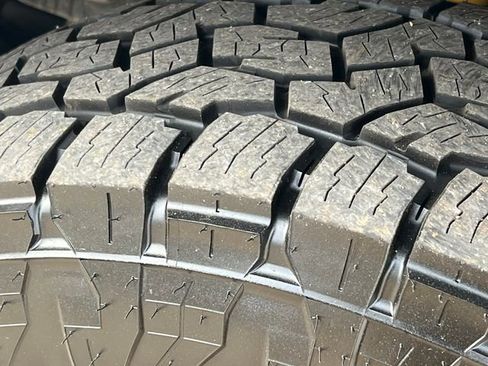 Used 2022 Toyota Tacoma TRD Off-Road image 8