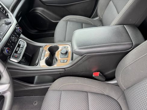 Used 2023 GMC Acadia SLE w/ Driver Convenience Package FWD image 13