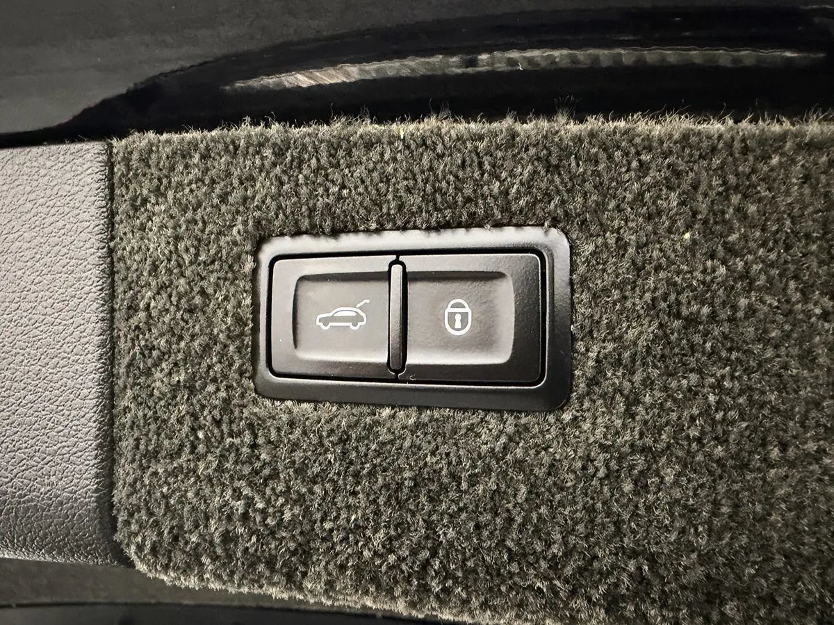 Used 2017 Bentley Bentayga AWD/4WD image 37