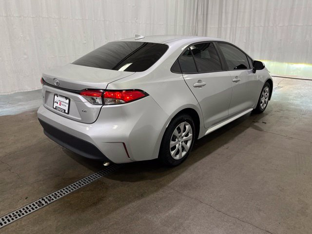 Used 2023 Toyota Corolla LE w/ Carpet Mat Package (TMS) FWD image 5