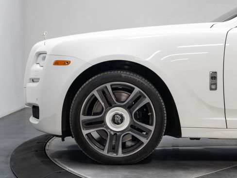 Used 2016 Rolls-Royce Ghost image 26