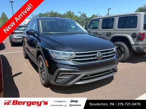 Used 2023 Volkswagen Tiguan SE AWD/4WD image 1