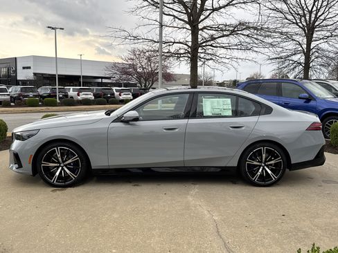 New 2026 BMW 530i xDrive AWD/4WD image 2