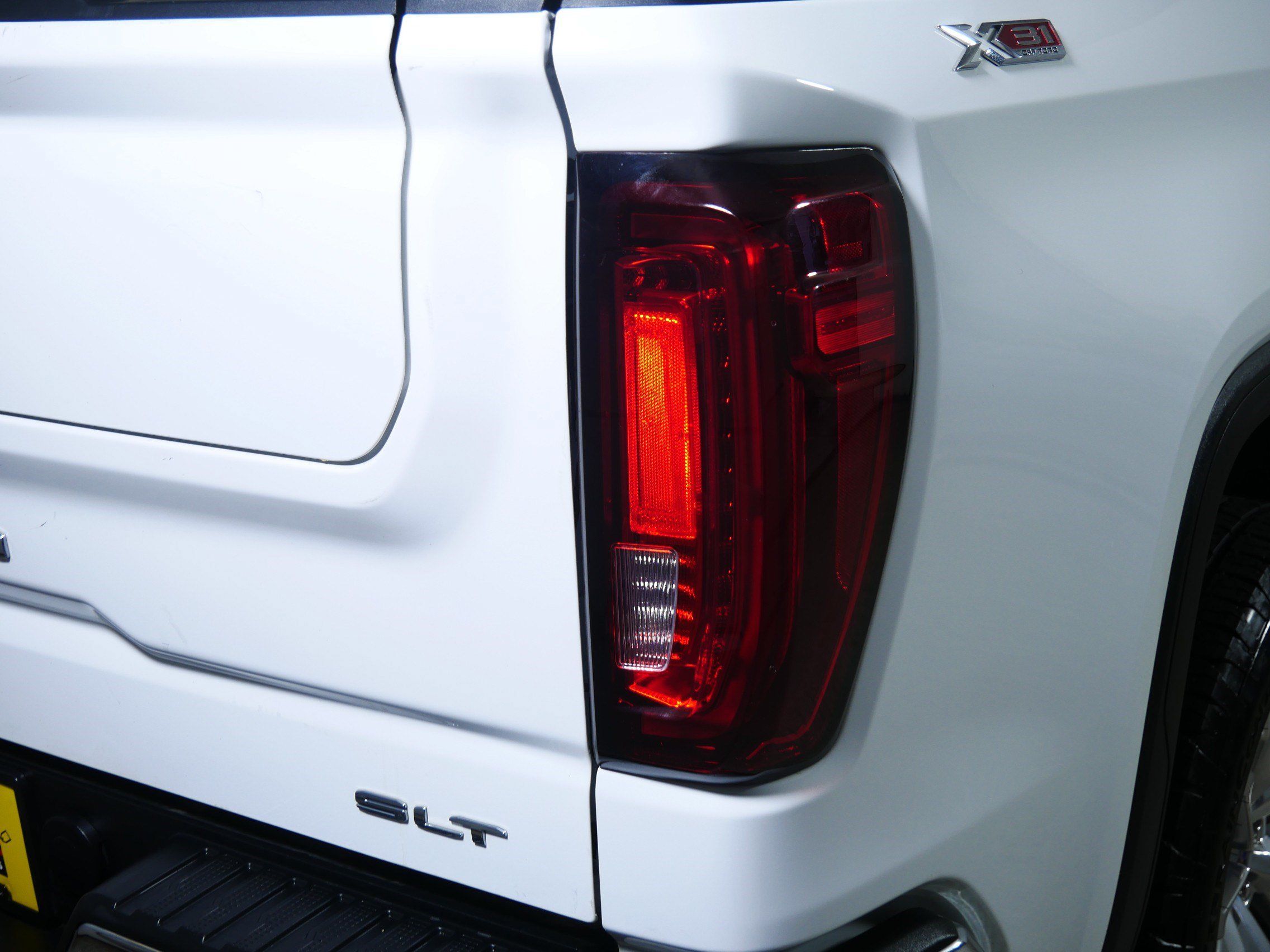 Used 2022 GMC Sierra 1500 SLT w/ SLT Premium Package AWD/4WD image 17