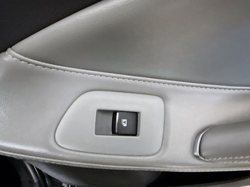 Used 2019 Toyota Avalon XLE w/ Moonroof Package image 31