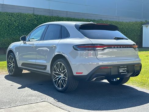 Certified 2025 Porsche Macan AWD/4WD image 3