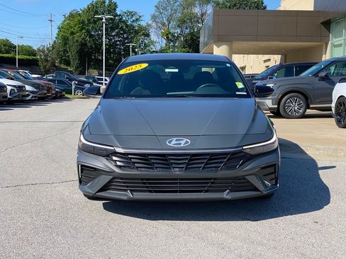 Used 2025 Hyundai Elantra Sport FWD image 2