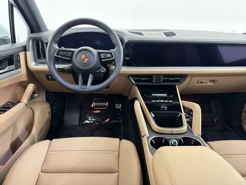Certified 2026 Porsche Cayenne AWD/4WD image 25