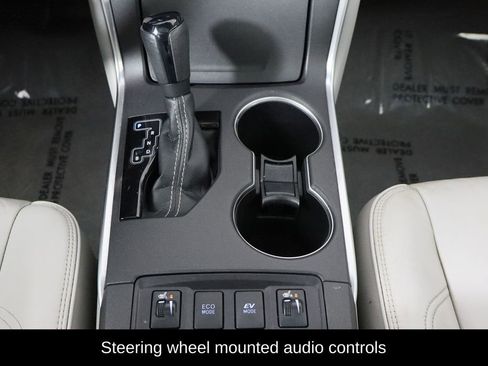 Used 2015 Toyota Camry XLE image 13