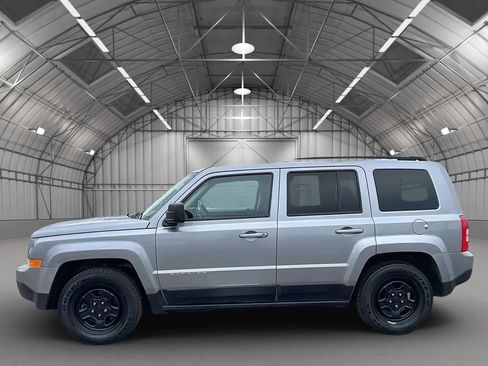 Used 2016 Jeep Patriot Sport w/ Power Value Group image 2