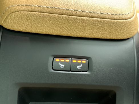 Used 2020 Volvo XC60 T5 Momentum w/ Protection Package Premier image 21