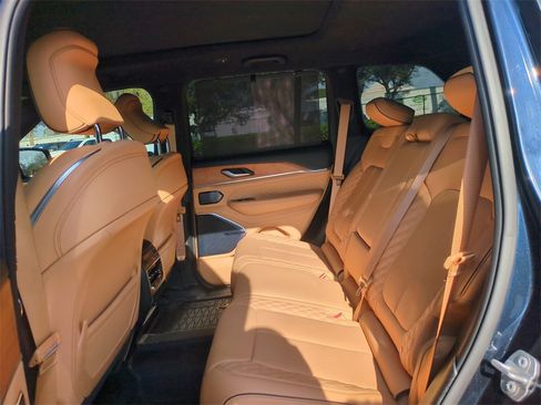 Used 2023 Jeep Grand Cherokee Summit image 16