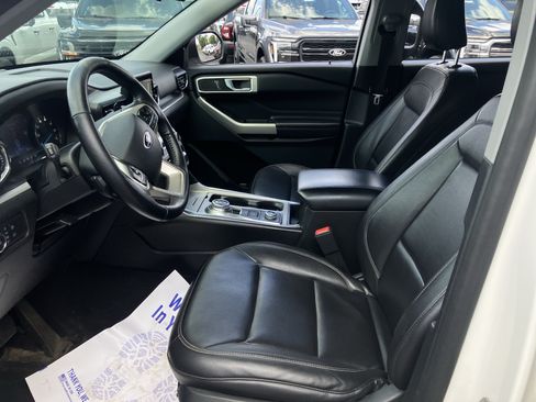 Used 2021 Ford Explorer XLT AWD/4WD image 21