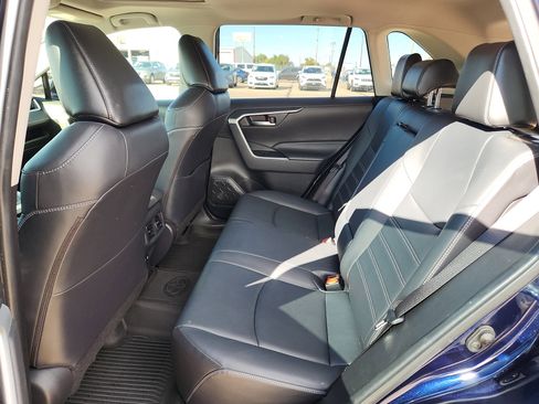 Used 2021 Toyota RAV4 XLE Premium image 9