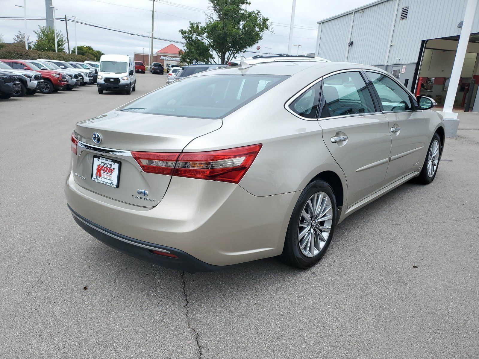 Used 2016 Toyota Avalon Limited w/ Protection Package FWD image 4