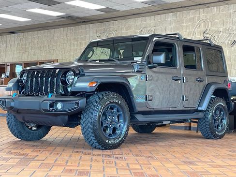 Used 2023 Jeep Wrangler Unlimited w/ Cold Weather Group AWD/4WD image 4
