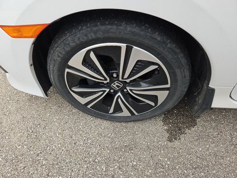 Used 2018 Honda Civic EX-T image 8