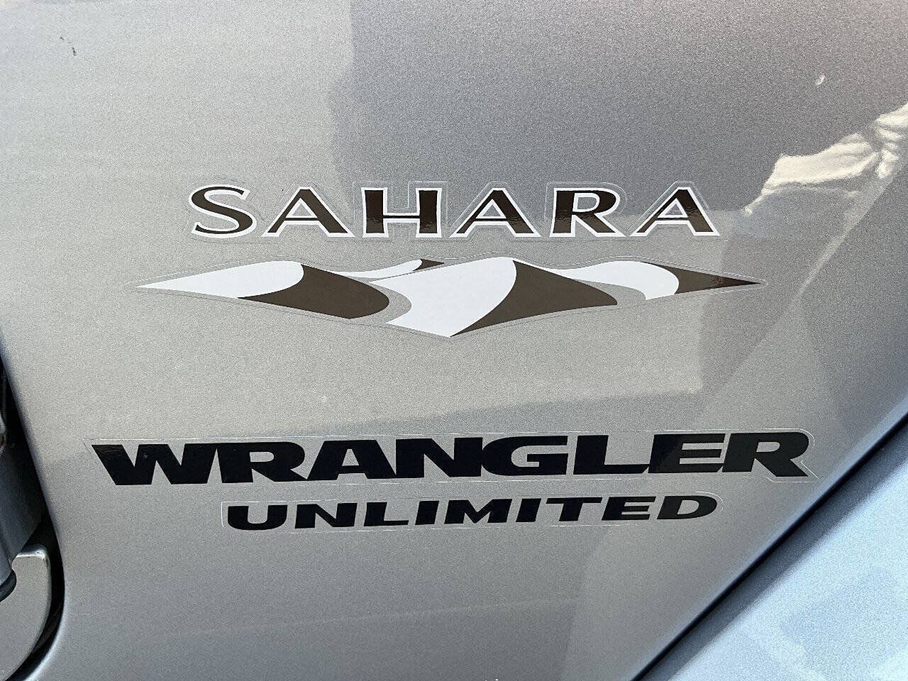 Used 2016 Jeep Wrangler Unlimited Sahara w/ Connectivity Group AWD/4WD image 34