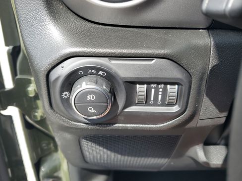 Used 2022 Jeep Gladiator Sport image 19