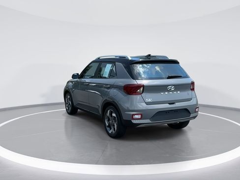 Certified 2022 Hyundai Venue Limited image 5