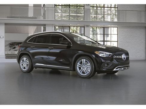 Used 2023 Mercedes-Benz GLA 250 4MATIC w/ Premium Package image 13