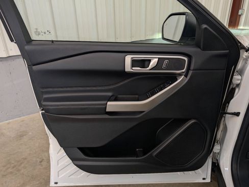 Used 2022 Ford Explorer XLT w/ Equipment Group 202A AWD/4WD image 19