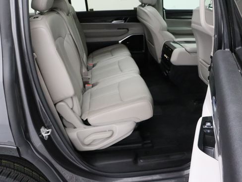 Used 2022 Jeep Wagoneer Series III w/ Premium Group I RWD image 39