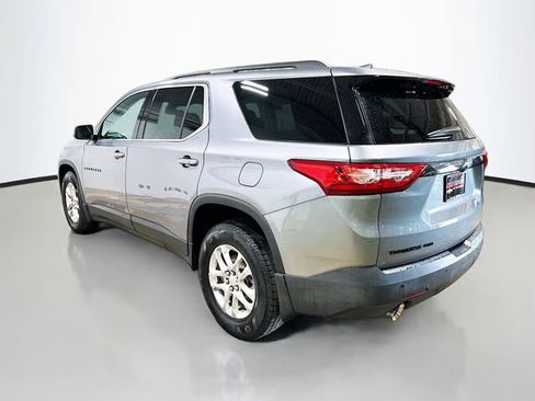 Used 2021 Chevrolet Traverse LT w/ LPO, Blackout Package AWD/4WD image 9