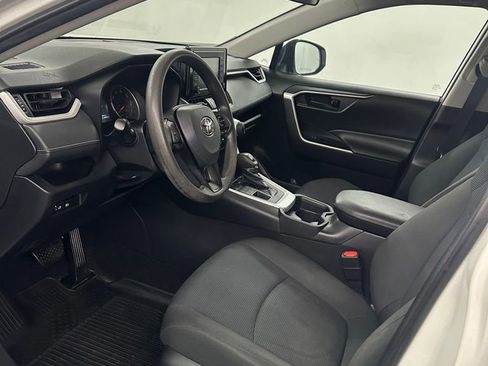 Used 2021 Toyota RAV4 LE AWD/4WD image 10