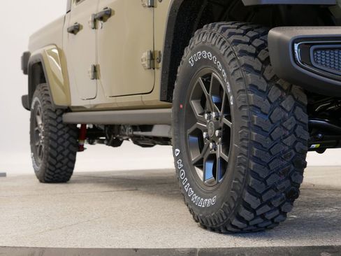 New 2025 Jeep Gladiator Willys image 8