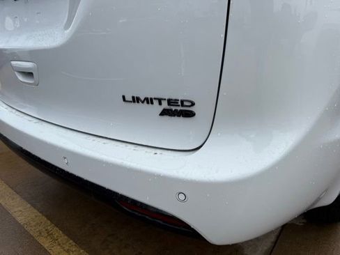 New 2026 Chrysler Pacifica Limited w/ S Appearance Package image 8