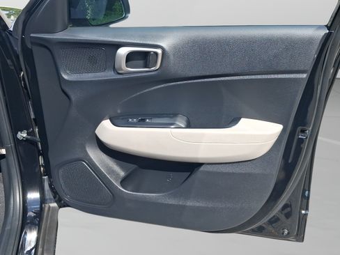 Used 2025 Hyundai Venue SEL FWD image 27