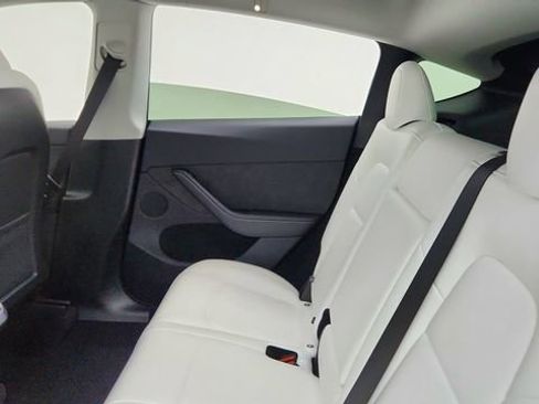 Used 2025 Tesla Model Y Performance image 28