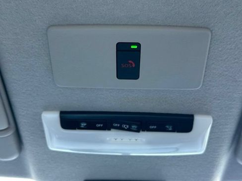 Used 2023 Nissan Kicks SR w/ SR Premium Package FWD image 37